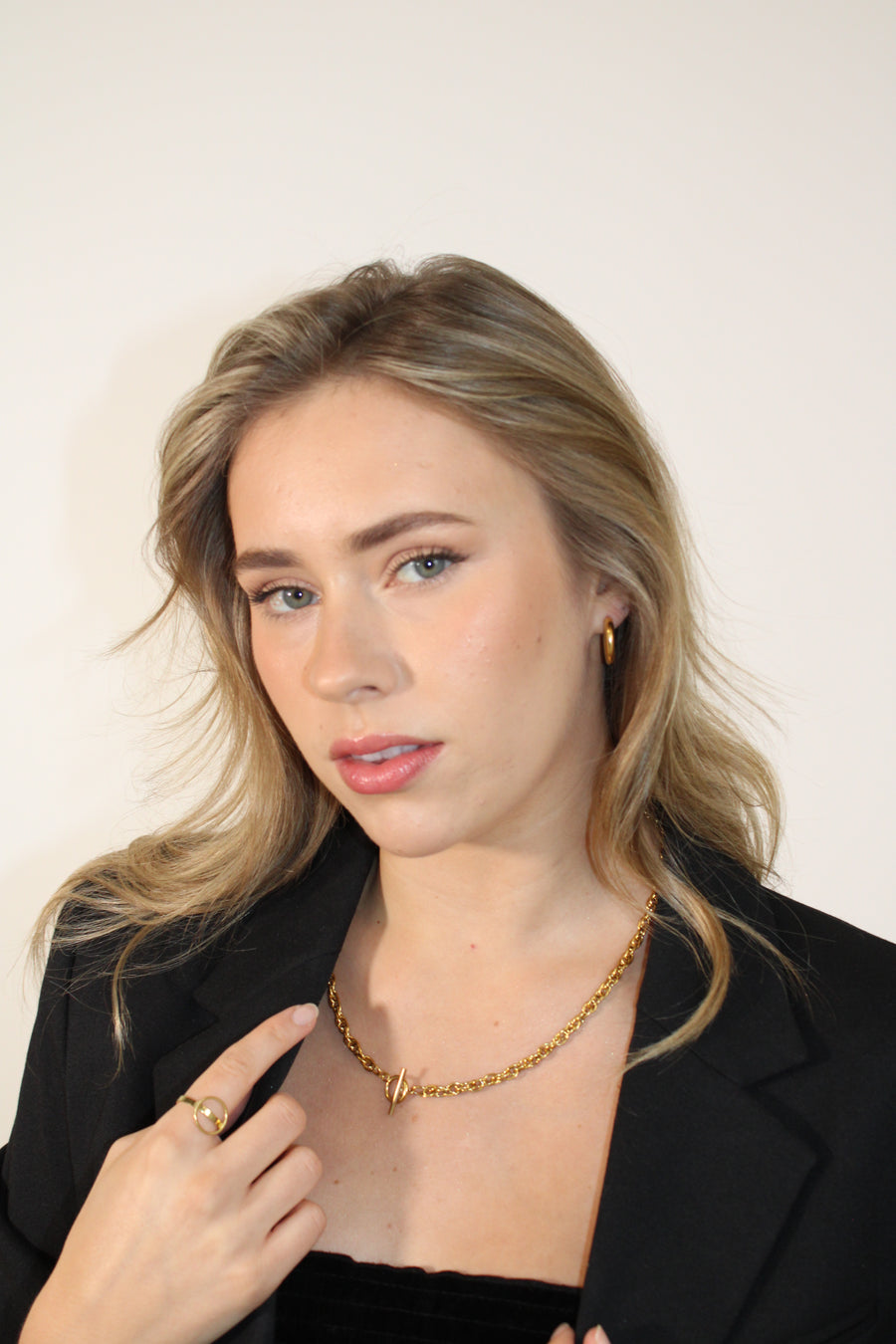 Linked Chain Stainless Steel Necklace in Gold – Symbolising strength, connection, and empowerment. [Motivational and inspirational jewellery], [beautiful jewellery].