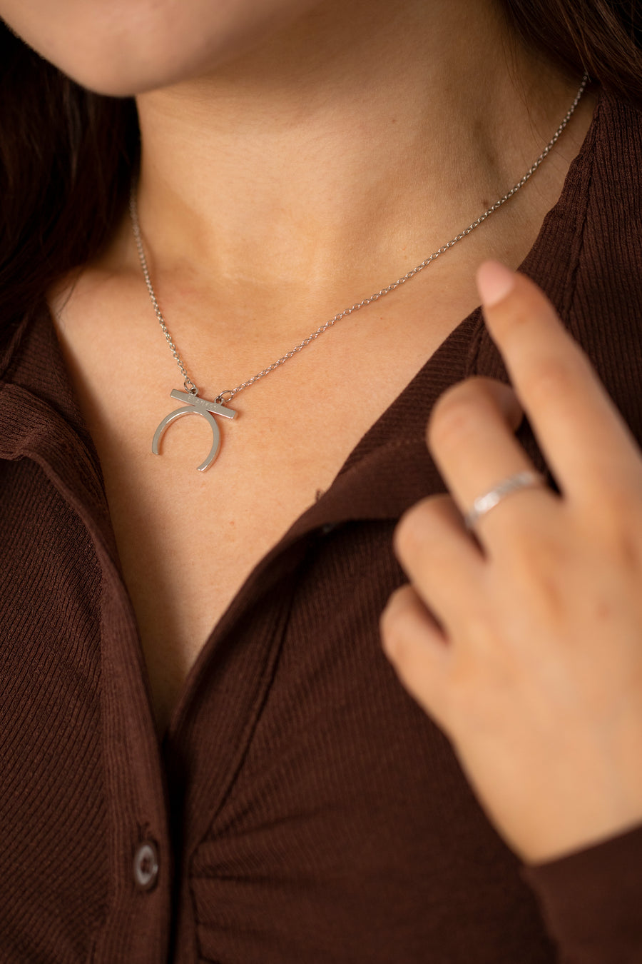 Female Empowerment Crescent Moon Necklace Silver (925 Sterling Silver)