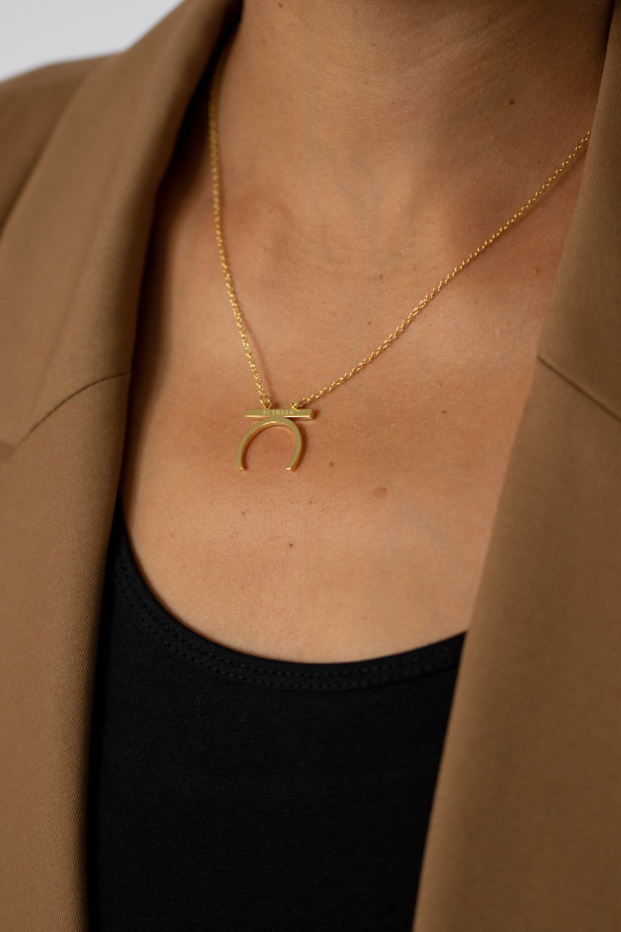 Female Empowerment Crescent Moon Necklace Gold (925 Sterling Silver)